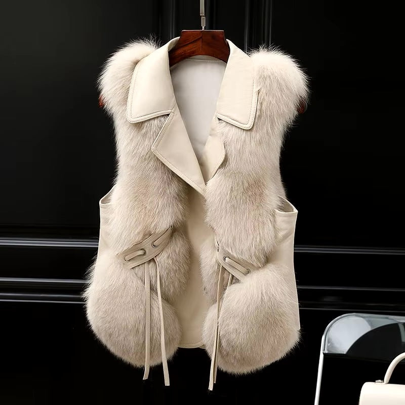 Kelsey Women's Faux Fur Vest – Elegant Vest with Adjustable Fit & Soft Lining