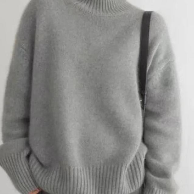 Madison Women's Cashmere Sweater – Soft and Stylish 100% Cashmere Oversized Turtleneck Sweater