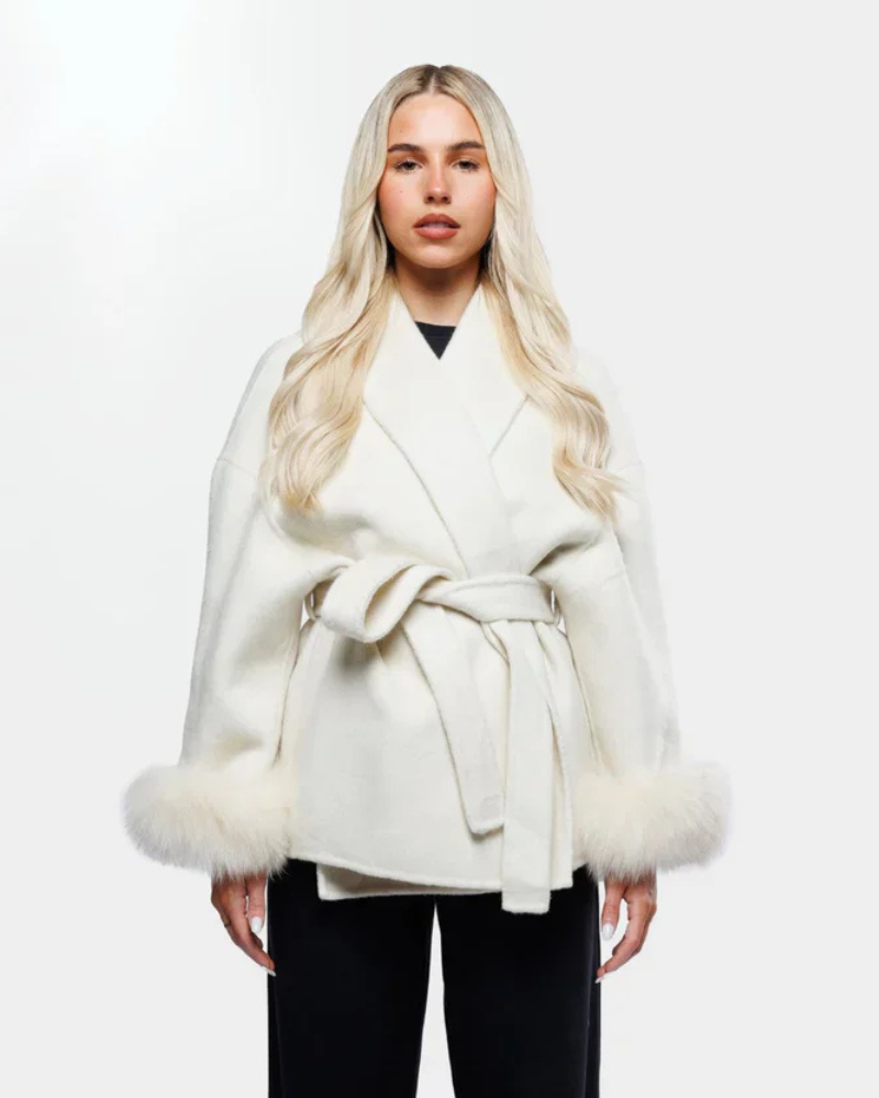 Solène Manteau Femme Élégant – Veste Longue d'Hiver avec Manches en Fausse Fourrure & Ceinture