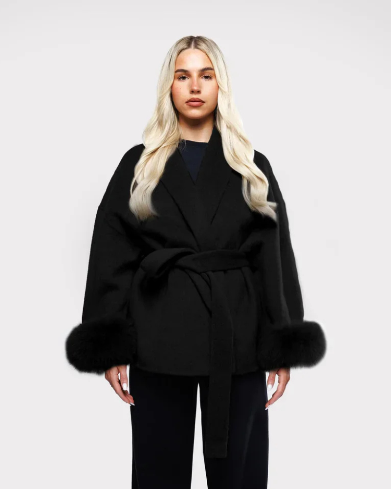 Solène Manteau Femme Élégant – Veste Longue d'Hiver avec Manches en Fausse Fourrure & Ceinture