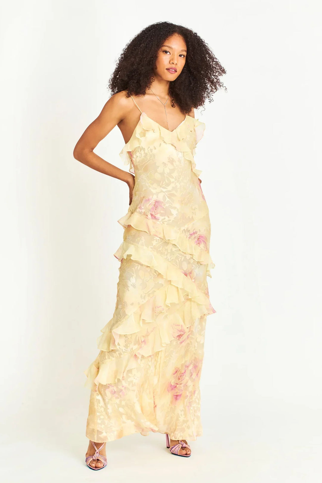 Brielle Robe Longue Femme – Robe Élégante à Volants avec Dos Nu & Silhouette Fluide