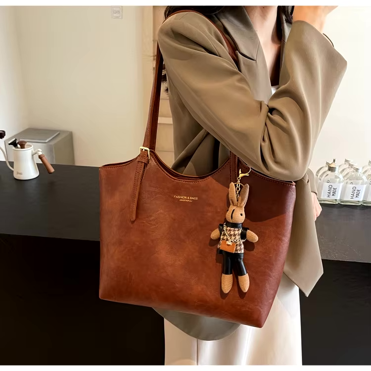 Valérie Sac Cabas Femme Vintage – Grand Sac en Cuir Végan avec Pendentif Amovible