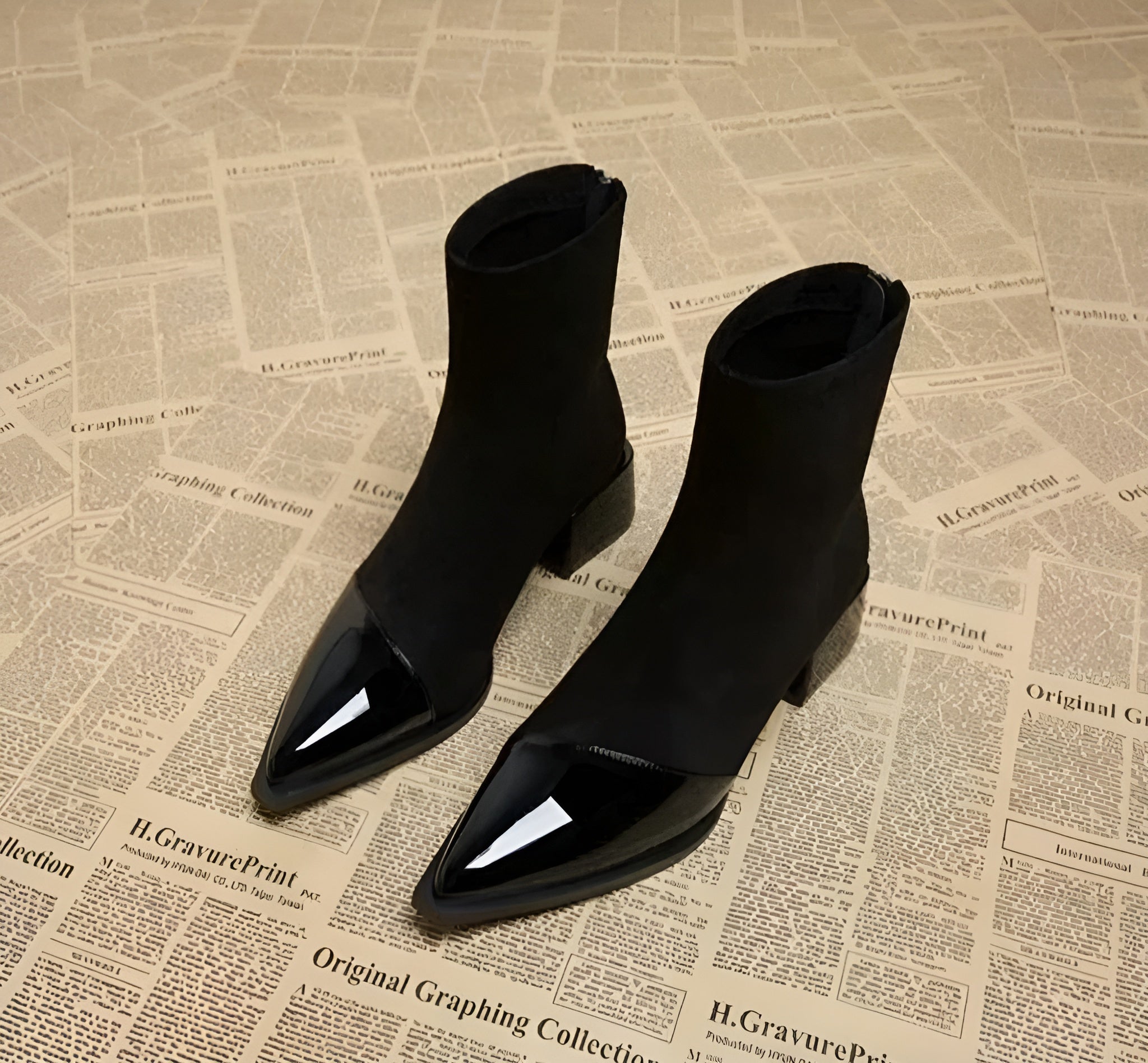 Vanessa Bottines Femme en Daim – Bottines Élégantes avec Détails Vernis et Talon Bloc Confortable