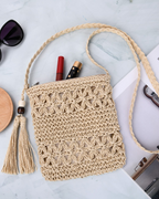 Aubrielle Sac en Paille Femme – Sac Bandoulière Bohème Tressé avec Pompon & Fermeture Éclair