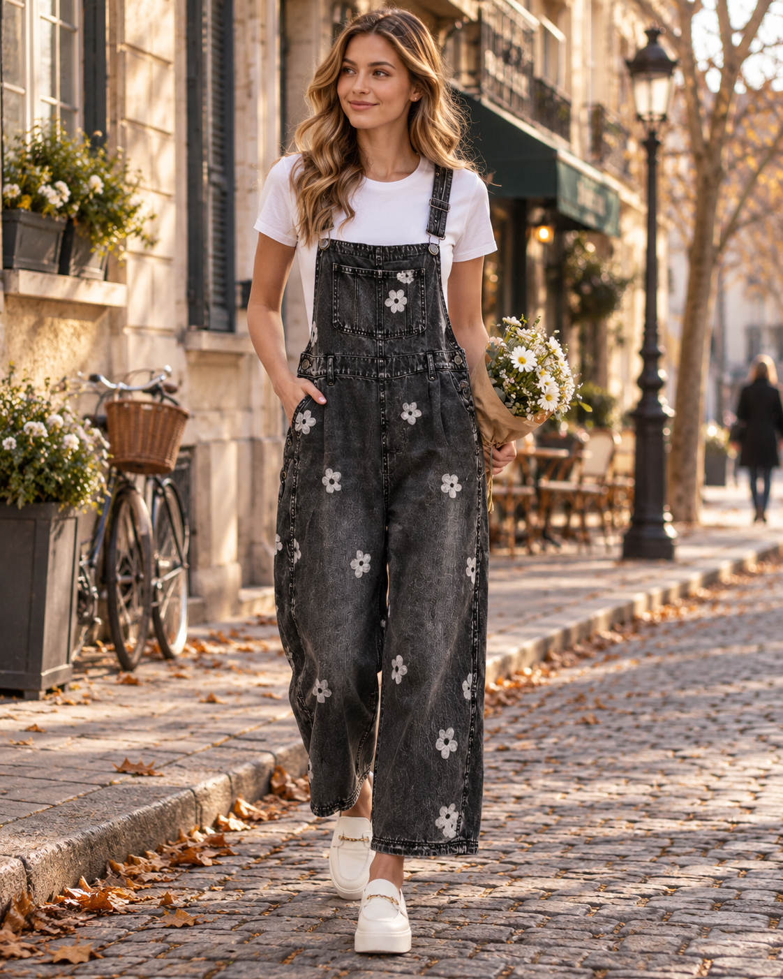 Millicent Salopette Jean Femme – Motif Fleuri, Jambes Larges et Bretelles Réglables