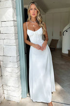 Zelina Robe Longue Femme – Robe Maxi Élégante en Dentelle avec Dos Noué et Coupe Évasée