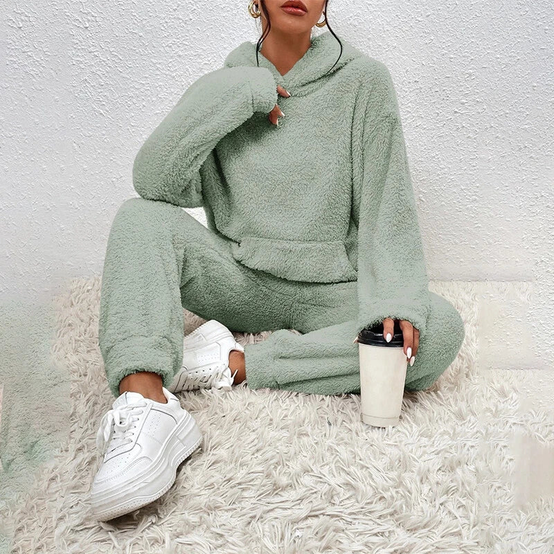Sarah Ensemble Femme – Ensemble Pyjama en Polaire Douce avec Capuche & Pantalon Ample pour l'Hiver